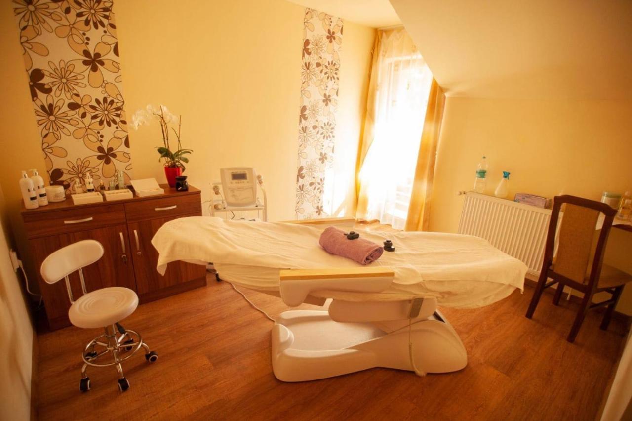 Pensiunea Malvimend Tulghes Ngoại thất bức ảnh