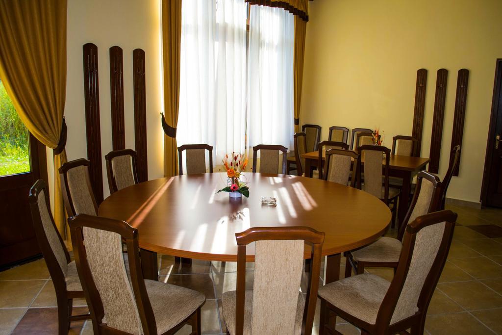 Pensiunea Malvimend Tulghes Ngoại thất bức ảnh